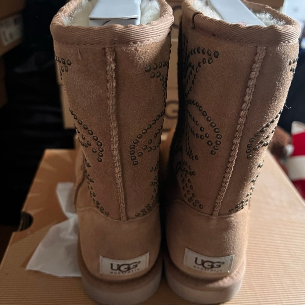UGG Women's Adelaide Short Boots Size 8 - Picture 4 of 9